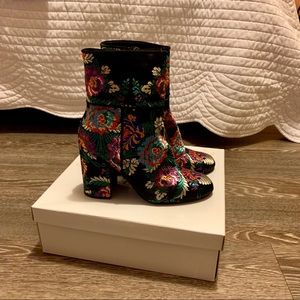 Steve Madden Goldie bootie black satin sz 8